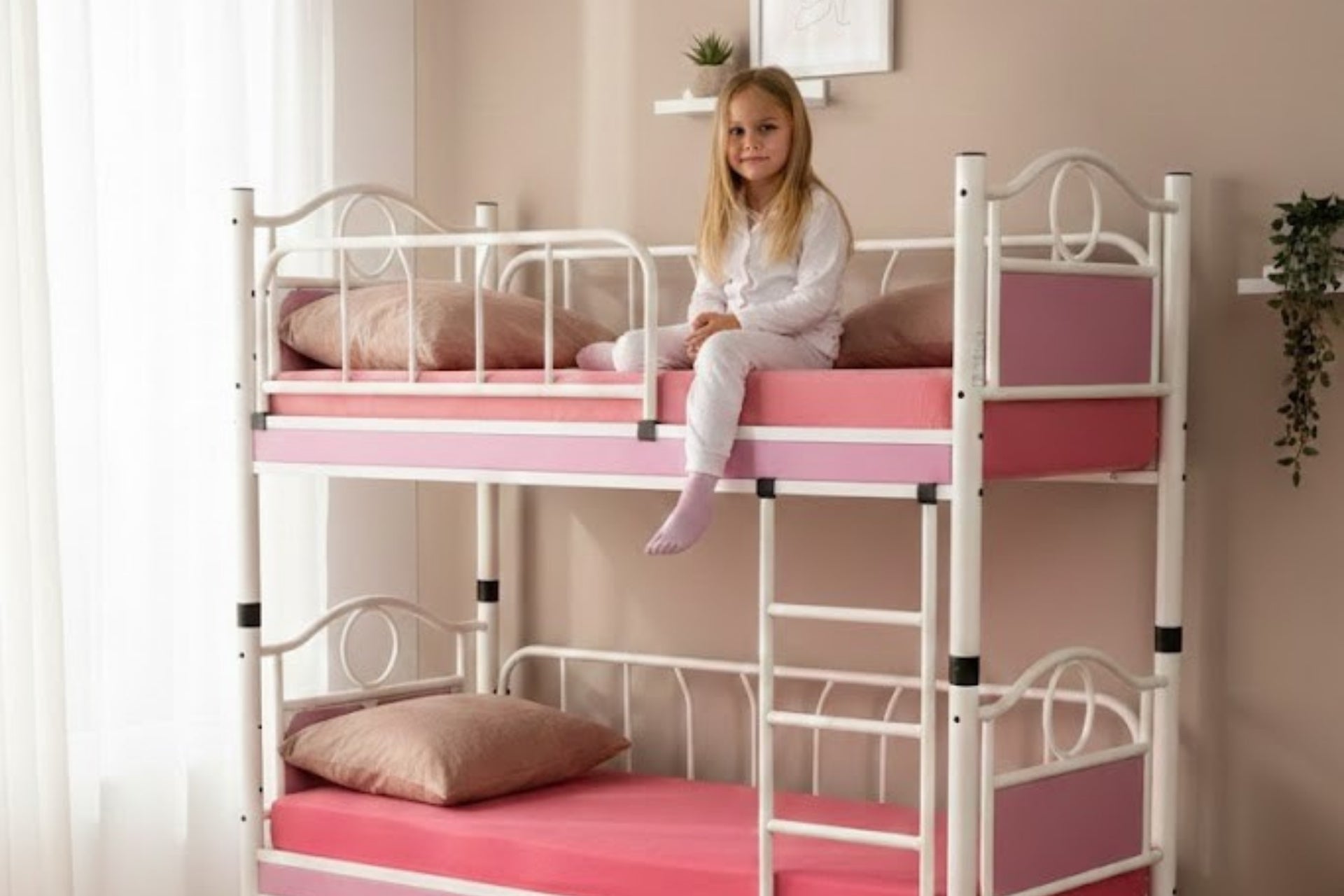 Argimo Zümrüt Bebek Çocuk Odası Ahşap Başlıklı Metal Beyaz Pembe Ranza ve Karyola