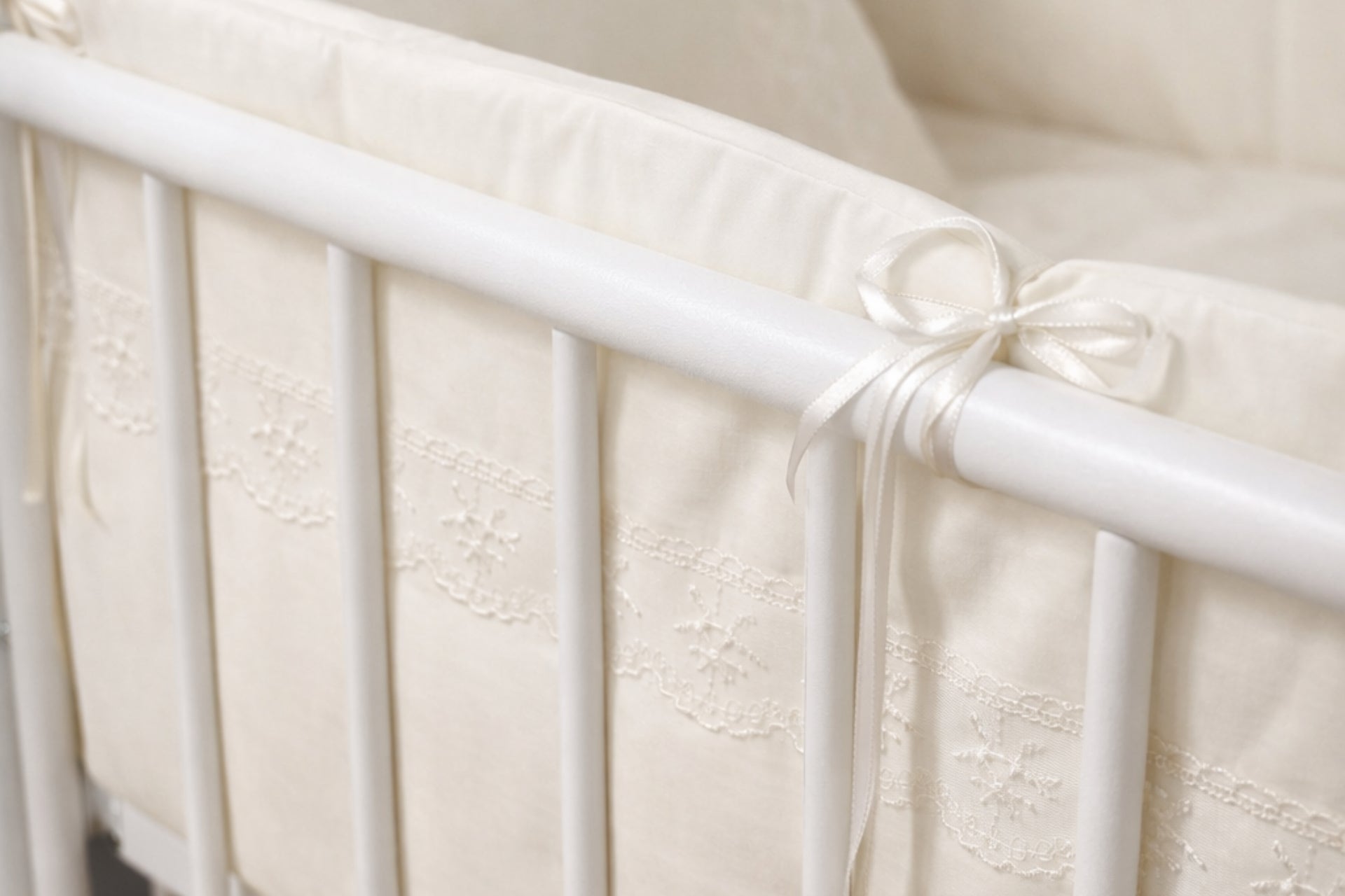 Argimo Bunny 4 Parça Bebek Beşik Fransız Güpürlü Kenar Yan Korumalık 60x120 Krem