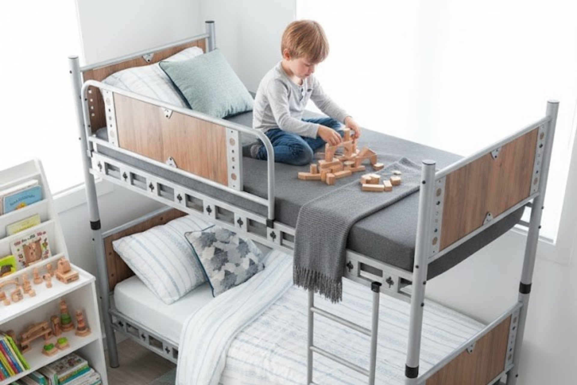 Argimo Elegan Genç Çocuk Odası Ahşap Başlıklı Metal Ranza ve Karyola