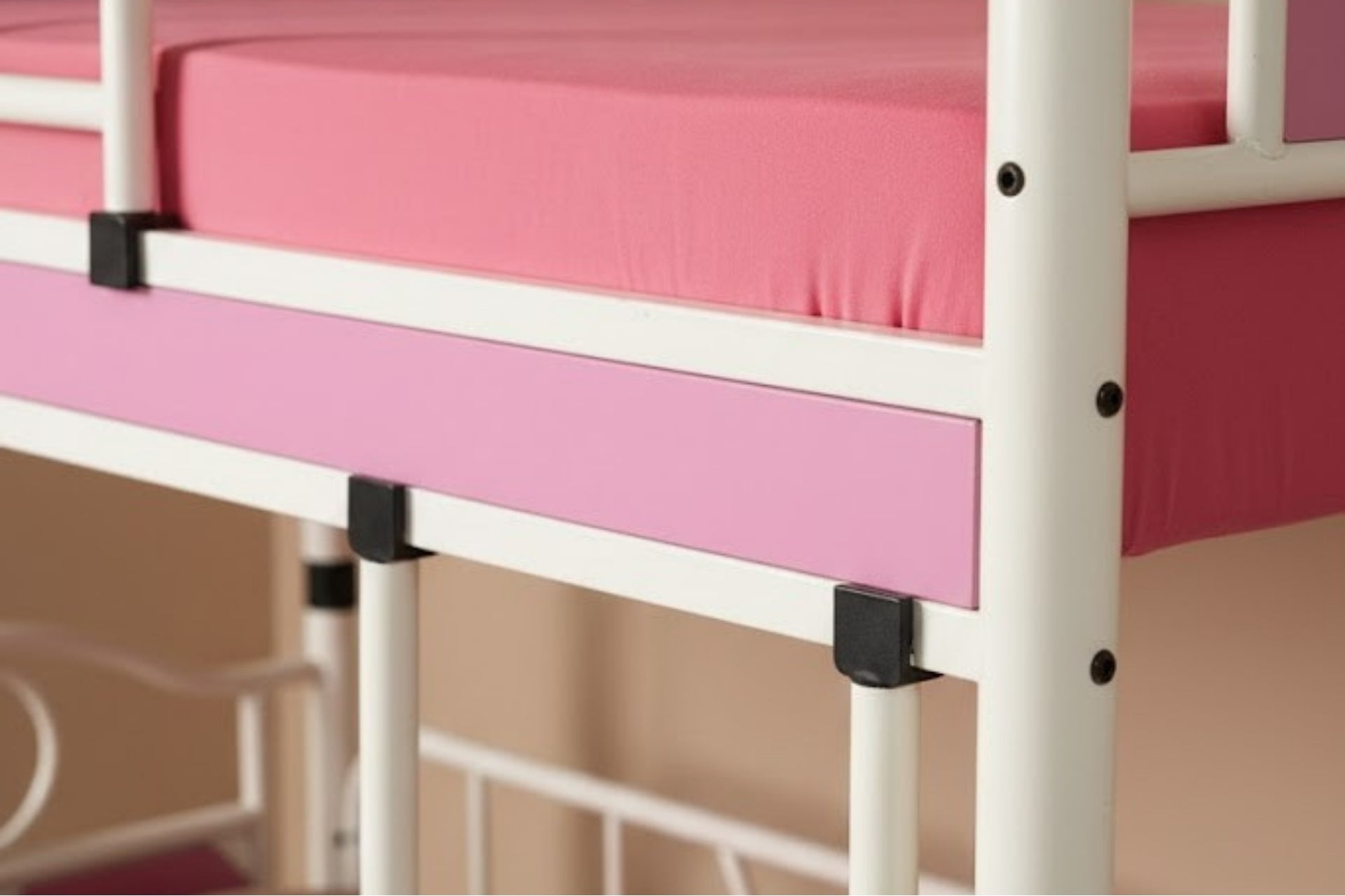 Argimo Zümrüt Bebek Çocuk Odası Ahşap Başlıklı Metal Beyaz Pembe Ranza ve Karyola